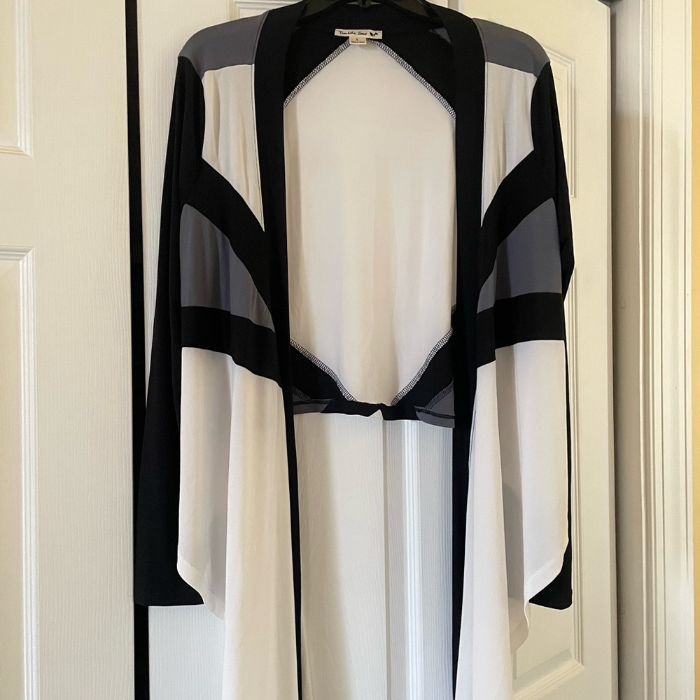 Unique top that can be worn flowy or tied at waist with cropped back